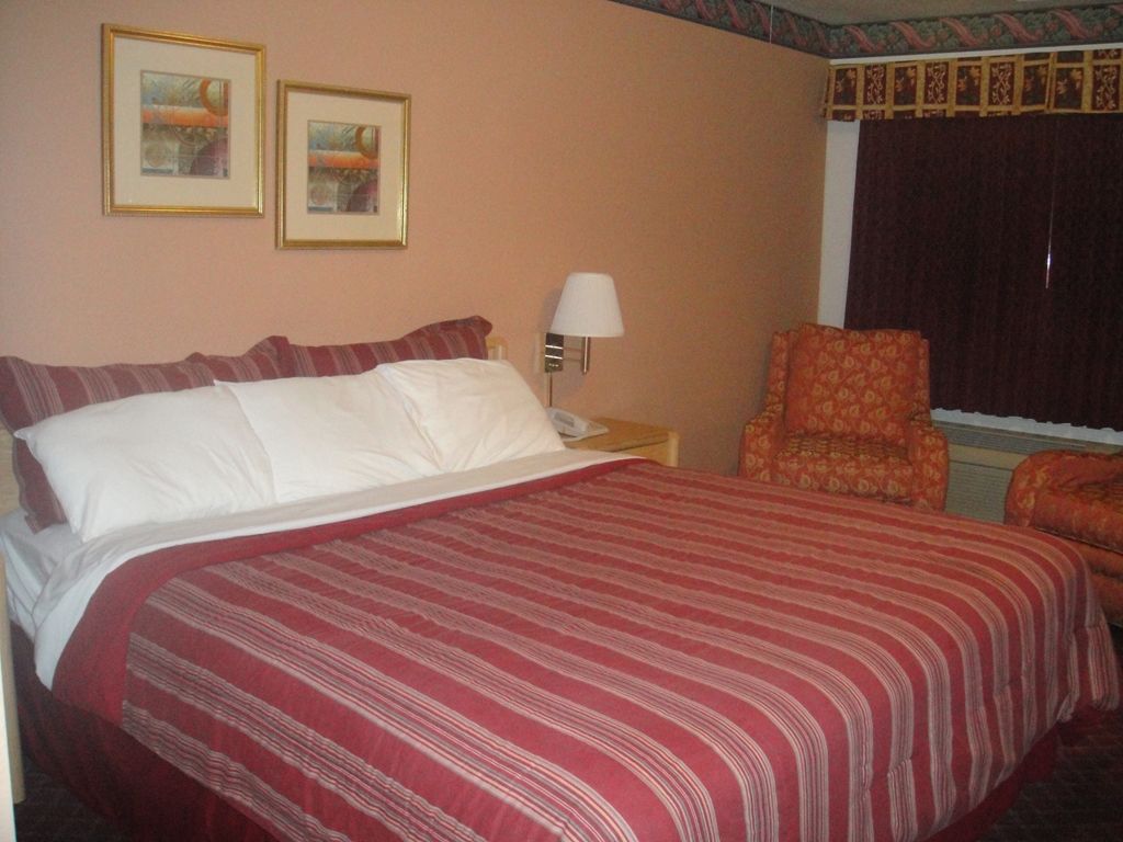 Muir Lodge Motel Martinez Room photo